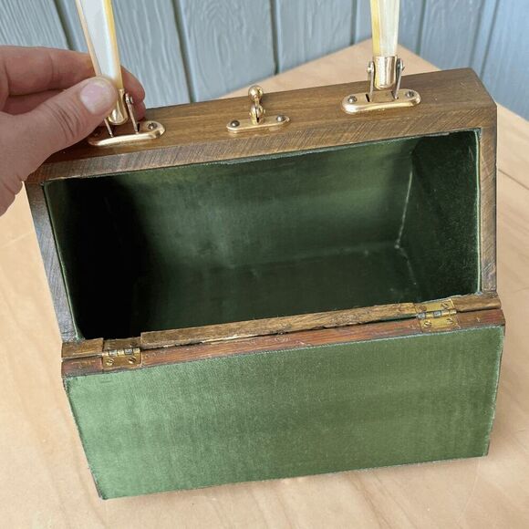 Vintage 1977 Hand-Painted Folk Art Box Purse w/ Lucite Handle – Signed R.Y.R.K. - Picture 7 of 14